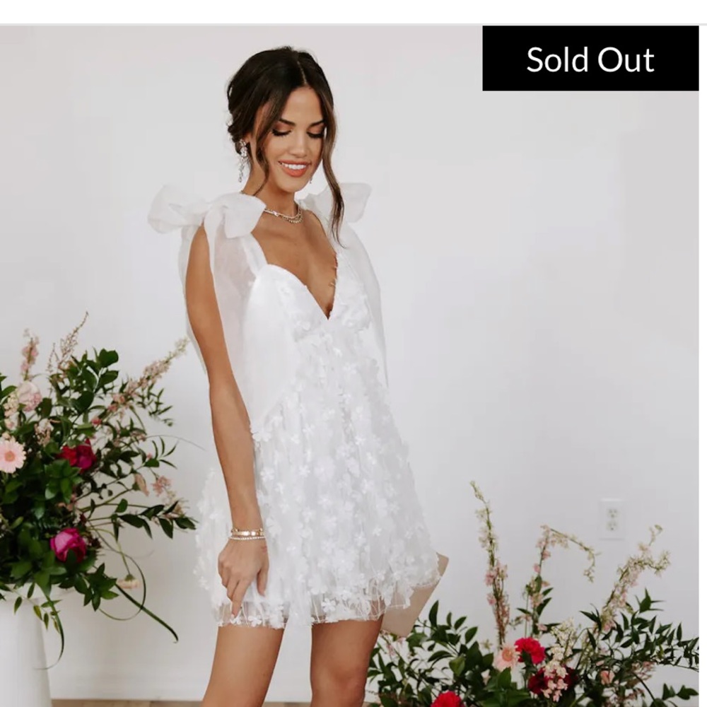 Perfect little white dress with flower appliqué - bridal girlies!!